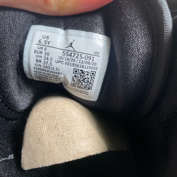 Air Jordan 1 Mid All Black 6.5 Youth 7.5 Women WORN ONCE - Picture 7 of 9